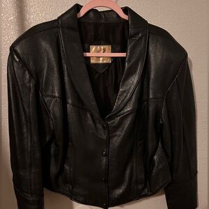 Large a genuine Leather cropped cowgirl jacket